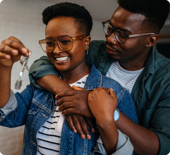 couple-holding-the-keys-of-their-new-house